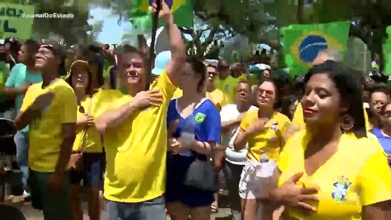 Manifestantes protestam em frente ao exército e pedem intervenção militar - Jornal do Estado
