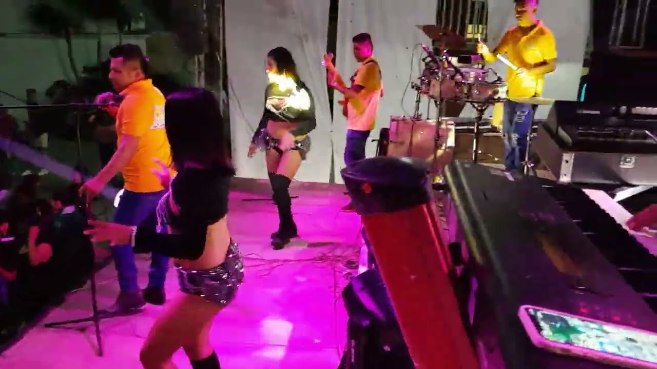 GRUPO CIELO AZUL--MUJER CASADA