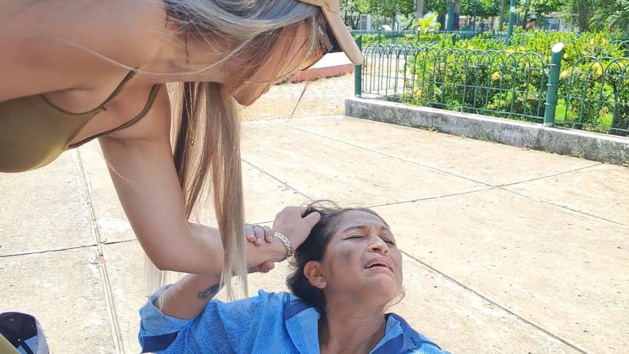 Riquilla con aires de Condesa humilló a esta humilde vendedora!