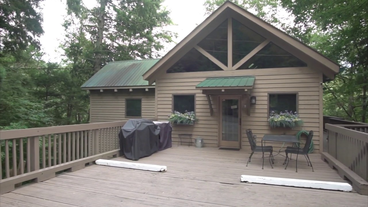 Smoky Cabins Presents Tree House -  A private rustic cabin getaway in the Smoky Mountains