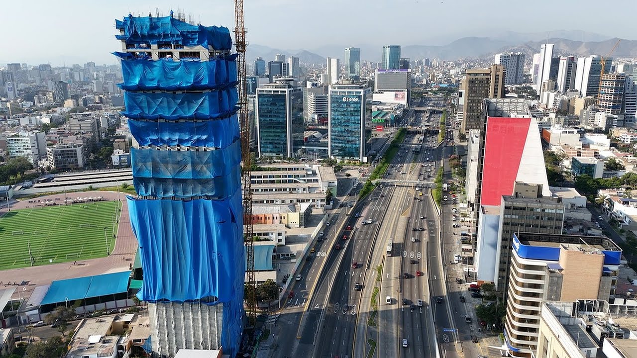 Здание Blue, 39-й этаж из 41. Оно превосходит Tempo по количеству этажей в Перу.