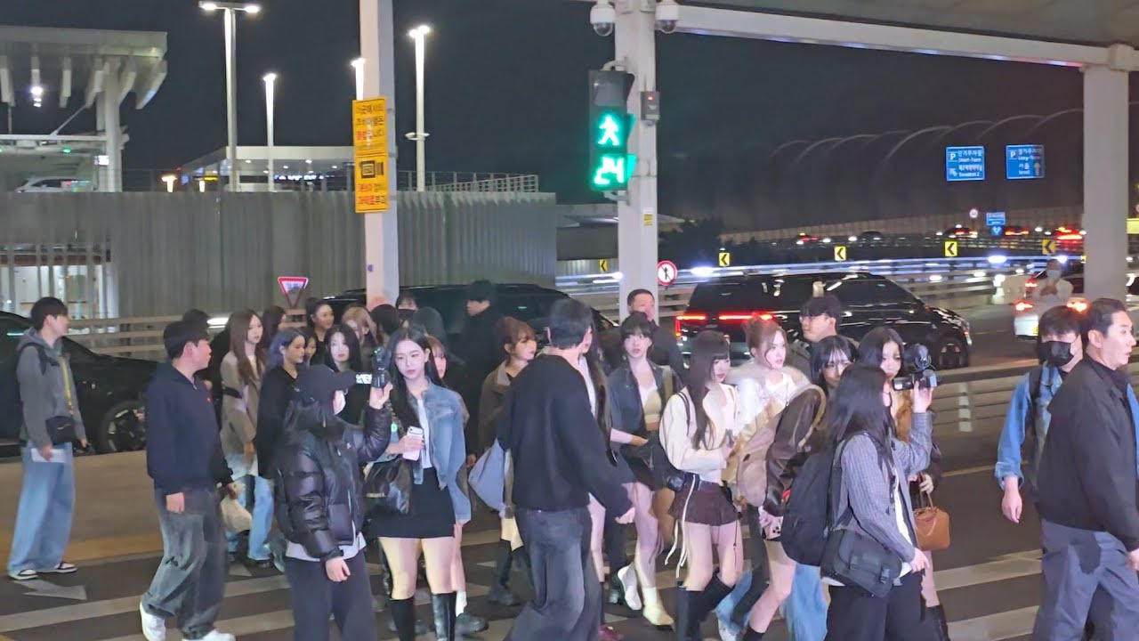 Triples 트리플에스 24 Members Airport Departure Wide Angle 260227