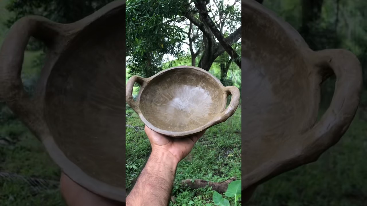 How to make a clay pot for cooking in the Forest #wildlife #shorts #survival