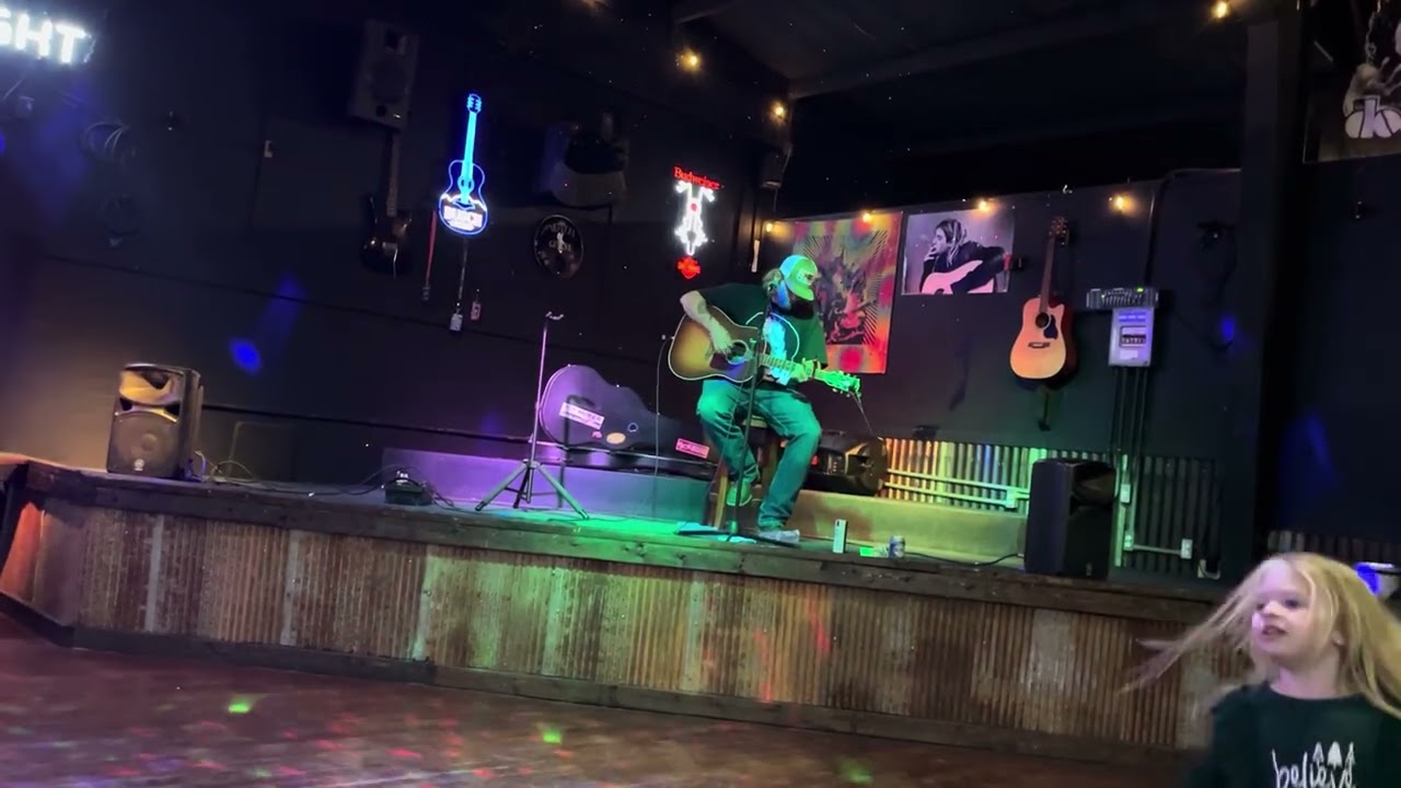 “Damn Good Goodbye” (Mike Ryan) - Brodie Lovelace Acoustic Live @ 22 Lounge Bar & Grill