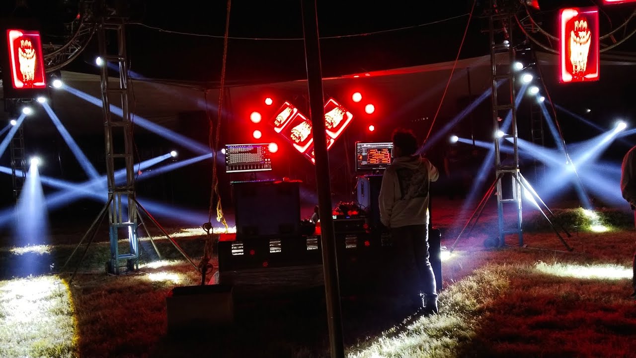 TIENES QUE VER ESTO!! ⭐BAILANDO EN ECUADOR⚡ CUMBIA! 🇪🇨ASI LA PRODUCCION DE DISCO MOVIL HALCON 2026🤩