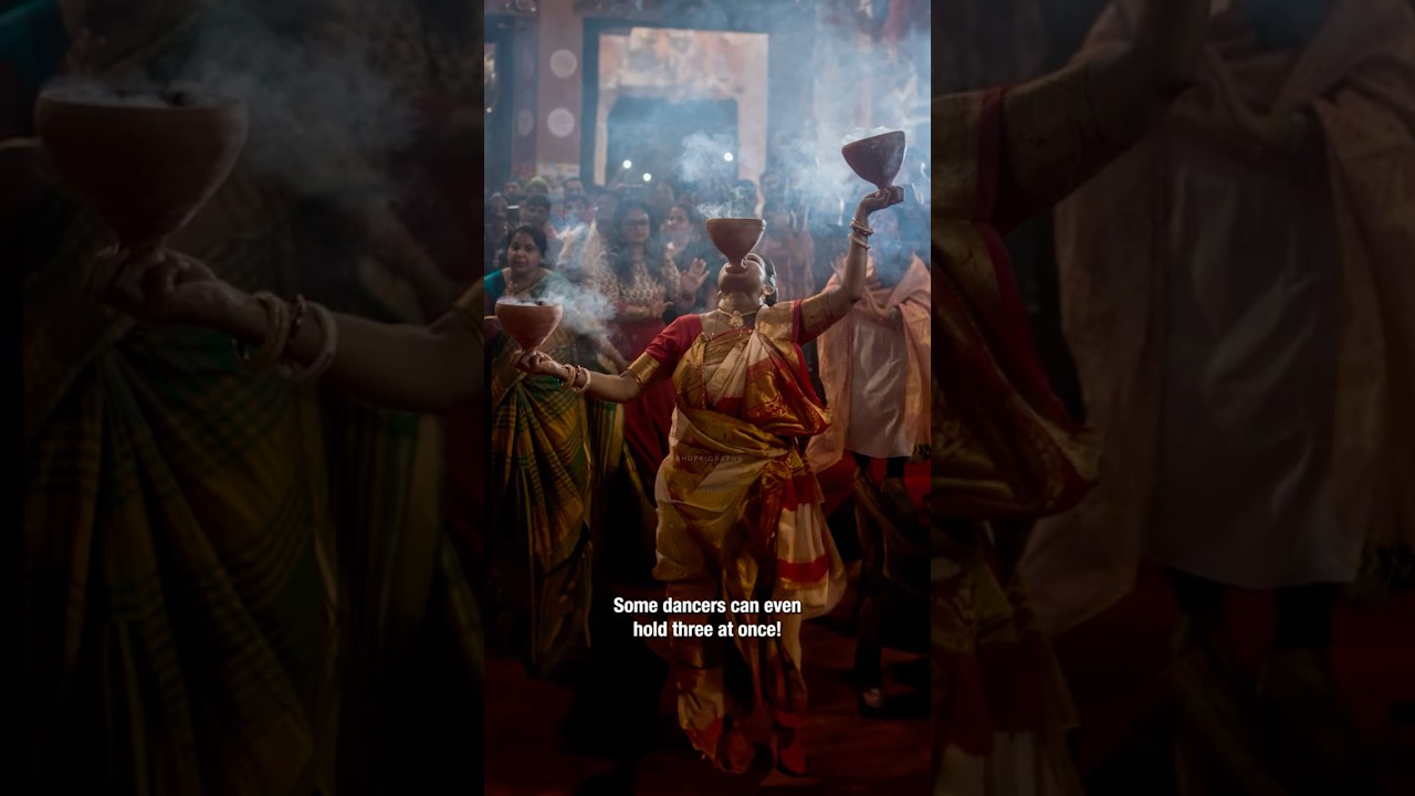 Bengal&rsquo;s famous Dhunuchi dance!