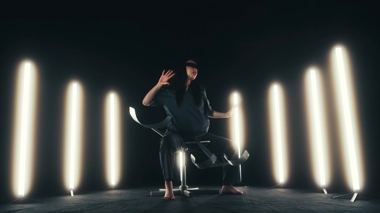 Vicky Navarro - MIL UNIVERSOS (Official Video)