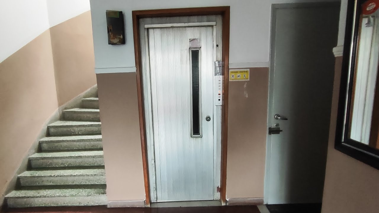 Merry Christmas! Old nice FIAM single-speed traction elevator in apartments @ Ipsilantou  36, Kavala