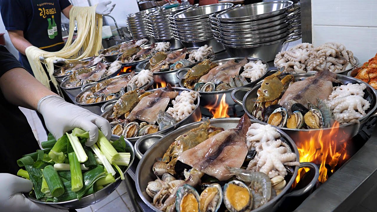 Роскошная лапша с морепродуктами, целой курицей и лобстером — ТОП-3 / Корейская уличная еда