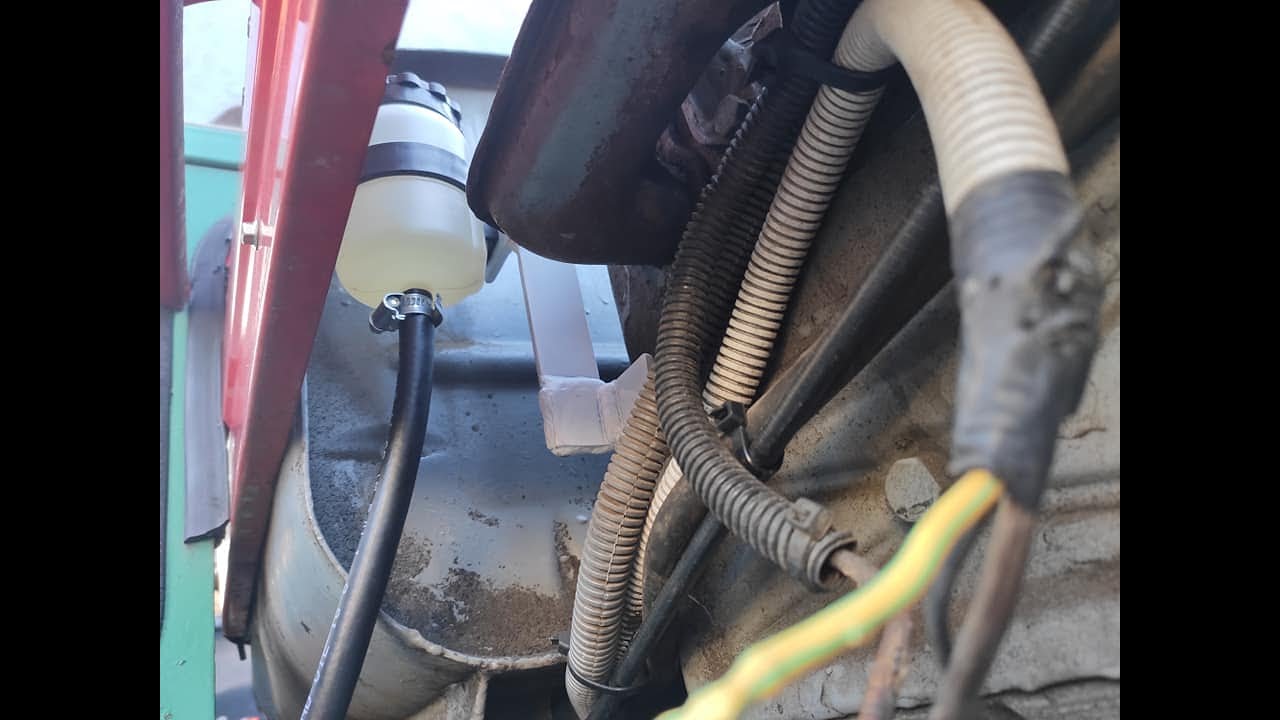 Zmiany w URSUSie C-360 / Wymiana zbiorniczka hamulcowego i odpowietrzanie układu  ;) Vlog #9