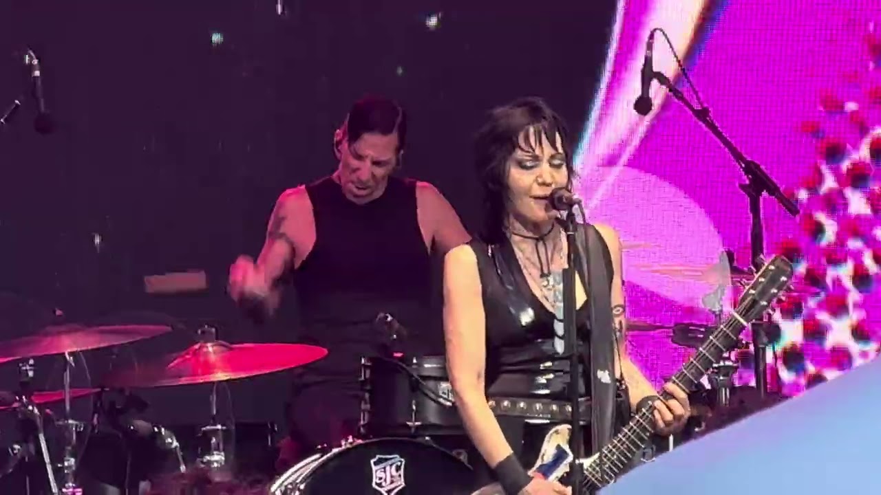 Joan Jett - Do You Wanna Touch Me (Live in Jones Beach, NY, 7-10-24) (4K HDR, HQ Audio, 1st Row)