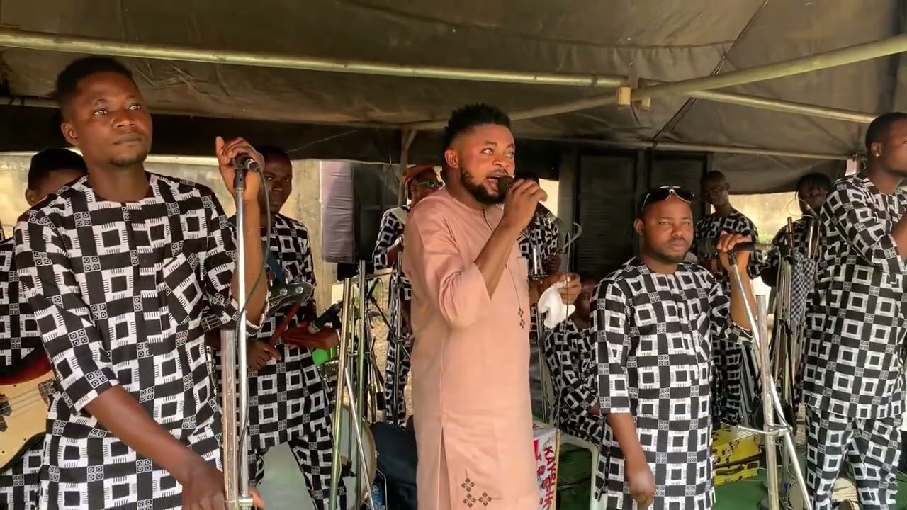 WATCH HOW KAYSLIKY TRILLED FANS WITH HOT ALUJO AT BURIAL CEREMONY