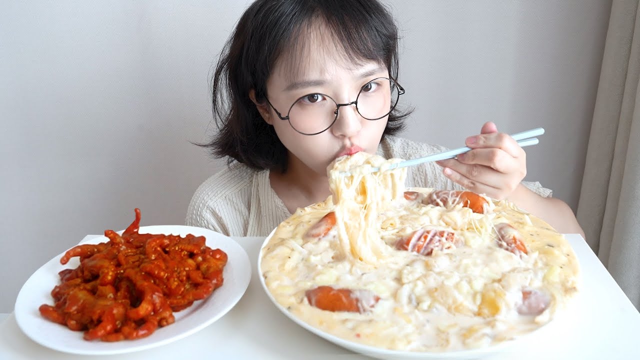 치즈를 세통이나 때려넣은 당면 치즈파스타 먹방🫠입맛 없을 땐 치즈지… + 피클 대신 닭발🔥 REALSOUND MUKBANG | Cheese cream pasta :D