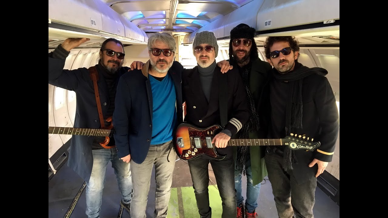 Super Ratones ft. Manuel Moretti - Carreras de aviones