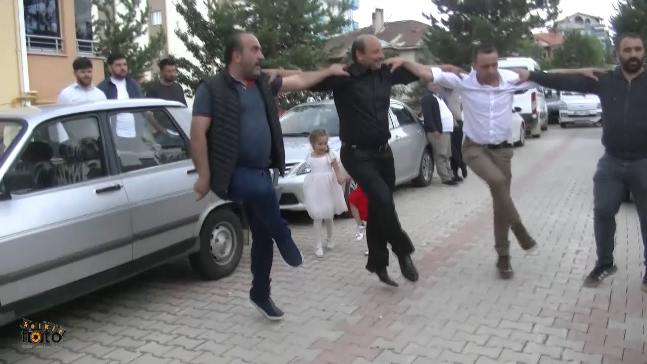 EKREM HOCA VE ALPARSLANDAN DAVUL ZURNA