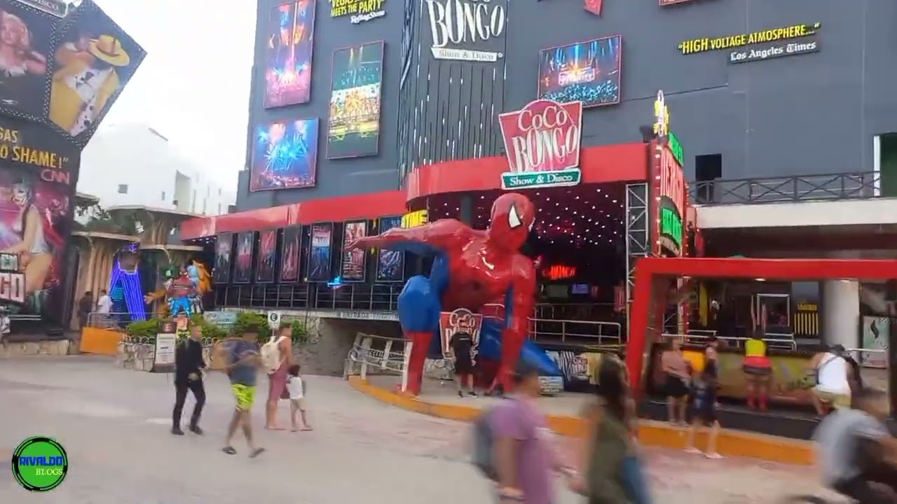 En Camión recorriendo CANCÚN Zona Hotelera  🚍