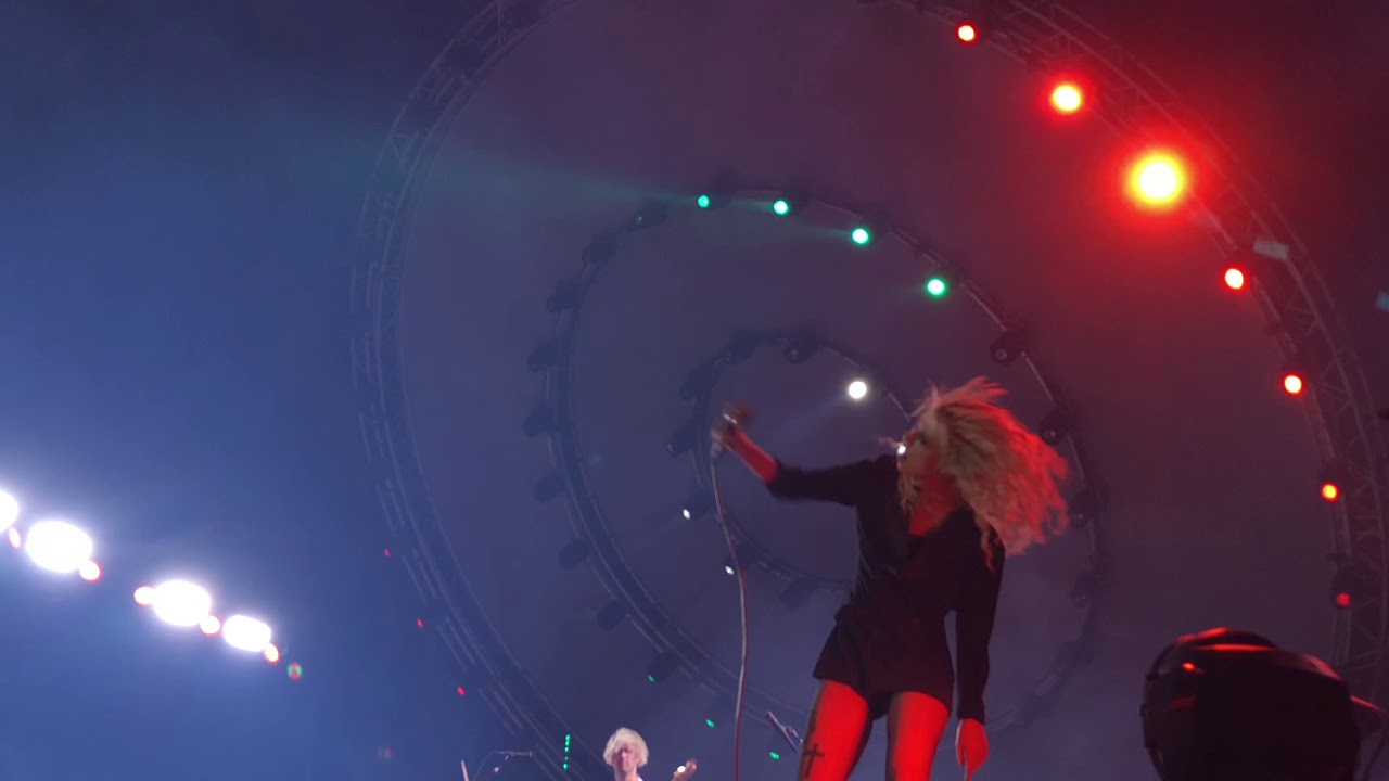 Paramore - Ain’t It Fun - Live @ O2 Arena London 12/1/2018
