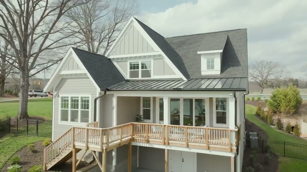 Mooresville - Builders™ Vinyl by JELD-WEN