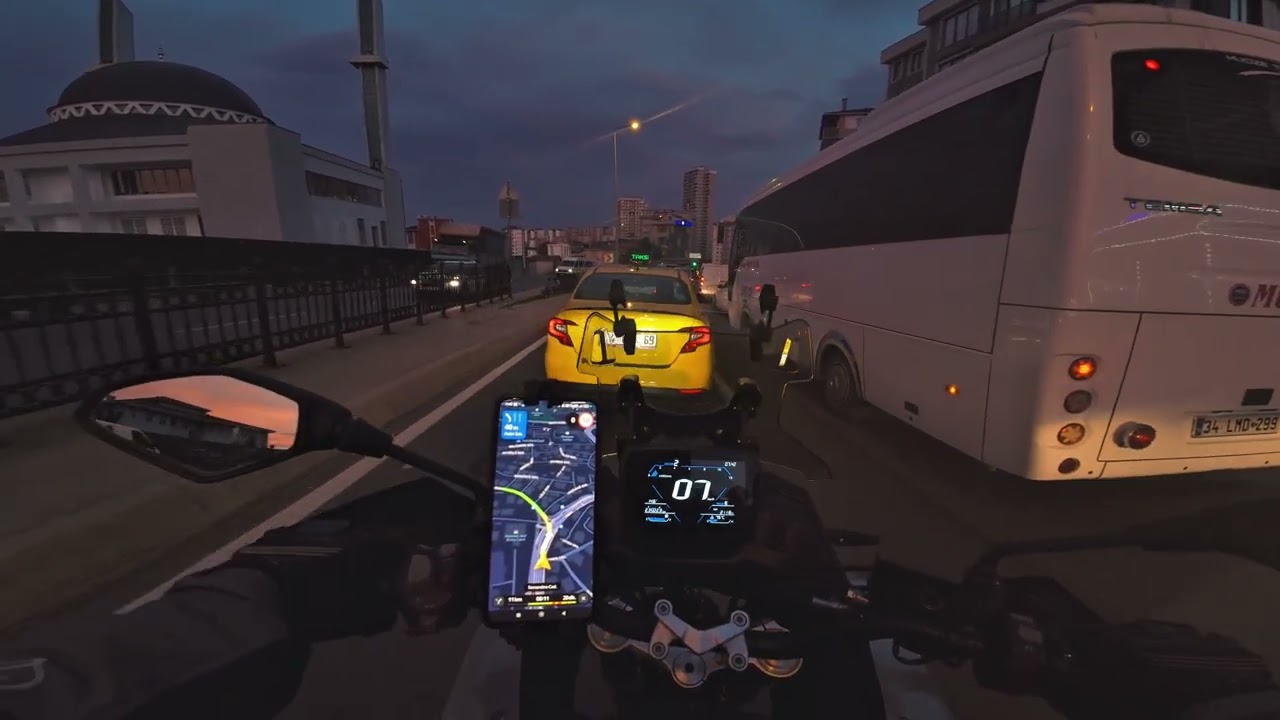 Beating Istanbul's Morning Rush! | Voge 525 DSX | Aydos to Yakacık Ride [4K]