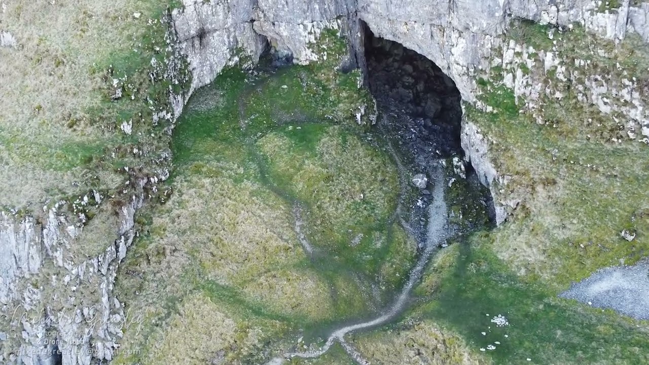 Drone Flight around Winskill Stones - Langcliffe - North Yorkshire