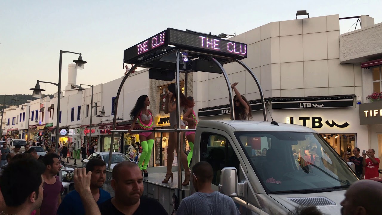 Bodrum Halikarnas Disko - Girls Dancing on Car