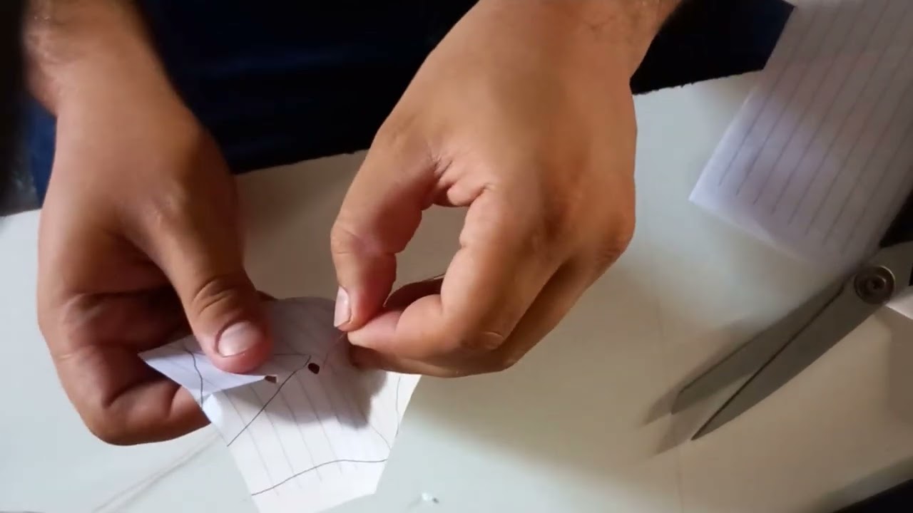 COMO FAZER O ESTIRANDE ( CABRESTO ) DA MINI PIPA DE PAPEL DE CADERNO