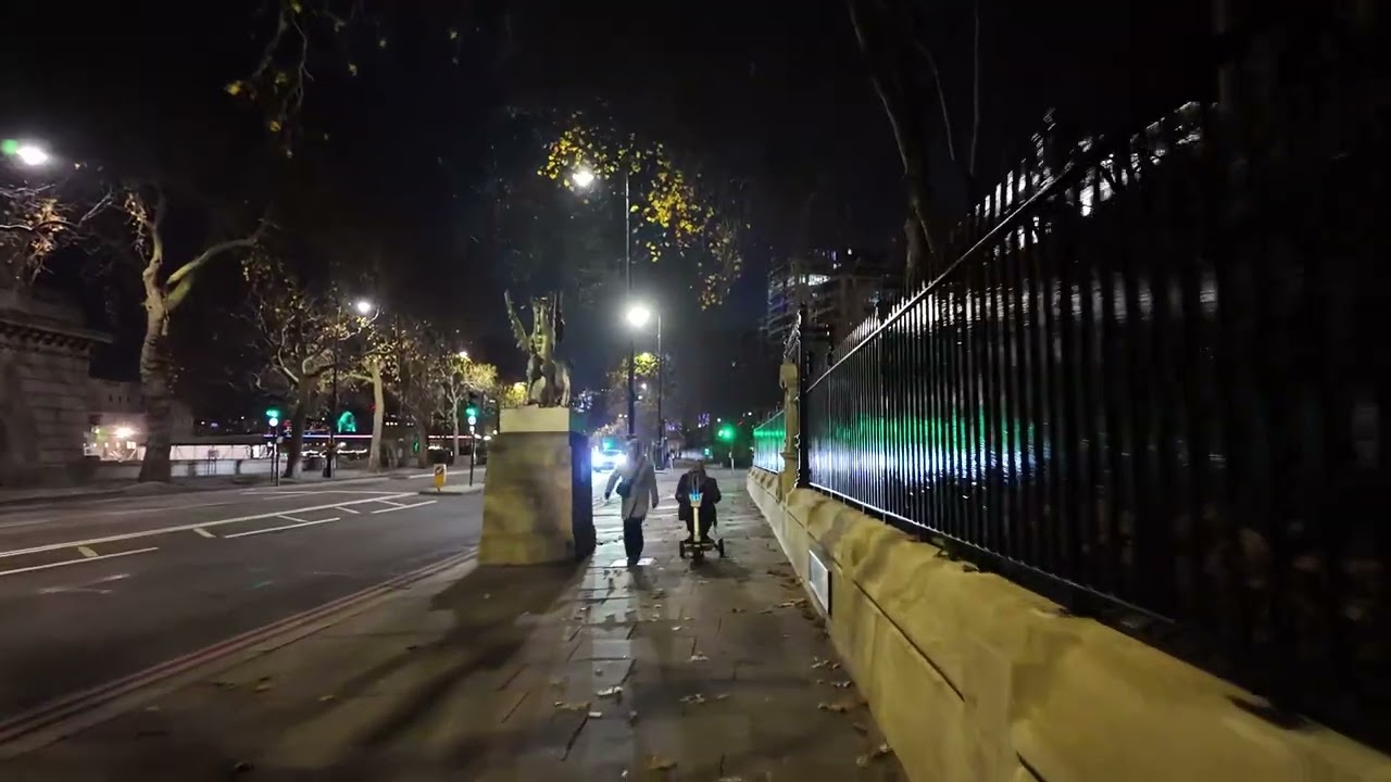 London Walking Tour 4K at Night | Tower Bridge and Thames River Walk POV