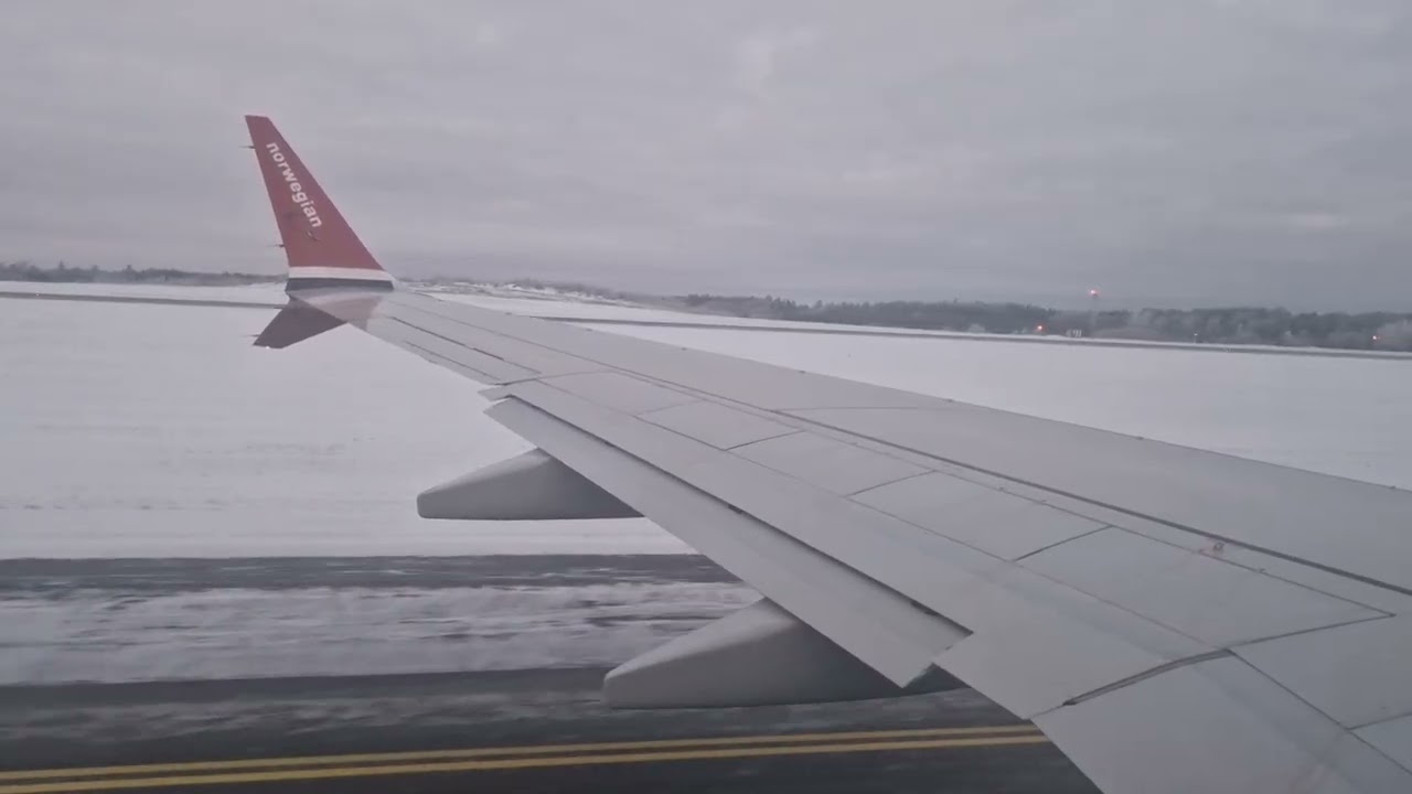 Boeing Flight Take Off :  Sweden to UK : Wing View 