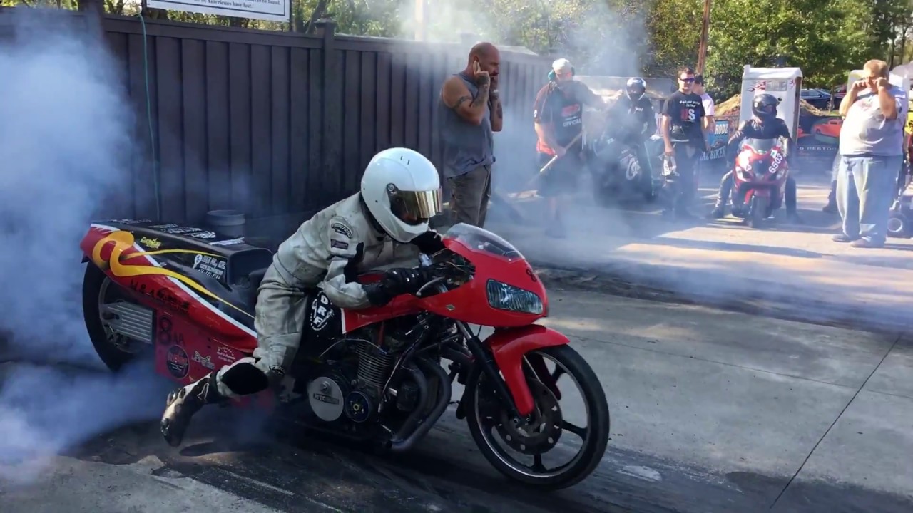 Attractive Young Woman Drag Races Her Wild Kawasaki KZ Dragbike Against a Hayabusa, Who will win?