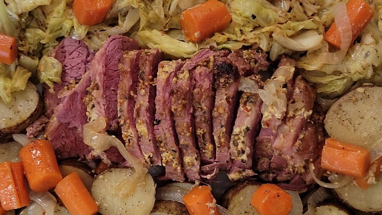 Солонина в духовке с картофелем, морковью и капустой