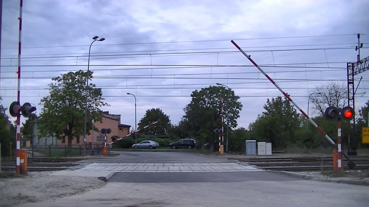 Spoorwegovergang Piła (PL) // Railroad crossing // Przejazd kolejowy