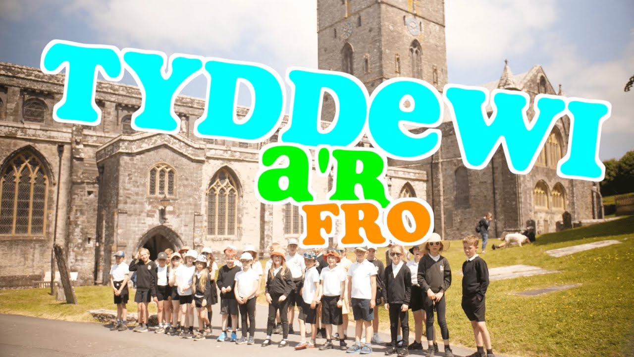 Mei Gwynedd ac Ysgolion Clwstwr Penrhyn Dewi yn cyflwyno 'Ty Ddewi a'r fro'