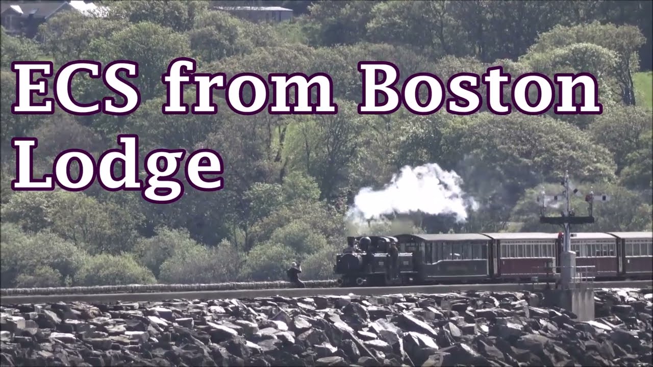 RD26914vid.  Empty Carriages Arriving at Porthmadog Harbour Station.