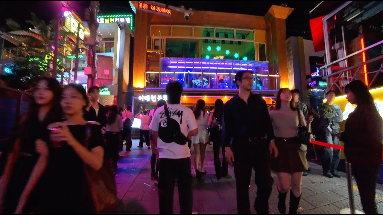 4K Walk - Saturday night in Itaewon 토요일 밤 이태원 돌아다니기  [Korea27]