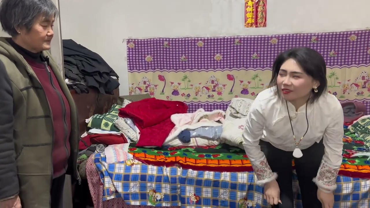 90后单身少妇的农村生活 我把门反锁过来然而并没有什么用……道高一尺 魔高一丈，姜还是老的辣，吃个南瓜馒头和咸菜，拿肉来咱也不换……#我的乡村生活 #原创视频 #日常生活 #儿时味道 #乡村姑娘