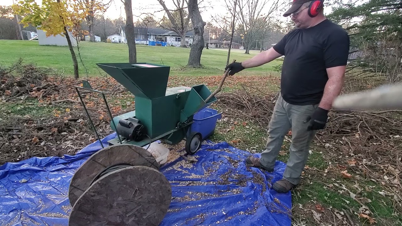 $50 junkyard find Kemp wood chipper first time put to work. Electric motor swap.