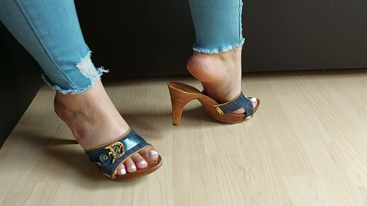Feet in wood and jeans mules