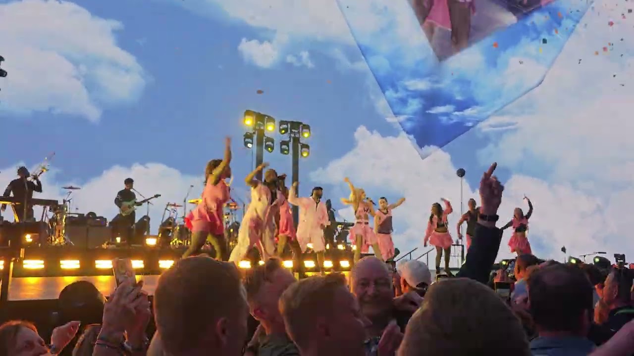 Gwen Stefani: Hollaback Girl [Sphere, Vegas - 8 May 25]
