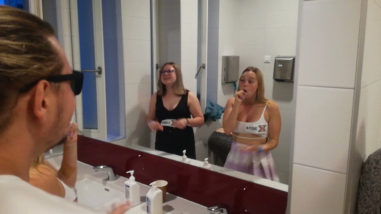 Mardoll (Catherine Dederick) &eacute;s T&oacute;th Roland &eacute;nekl&eacute;s az X-Faktor T&aacute;bor f&eacute;rfi v&eacute;c&eacute;j&eacute;ben 3.