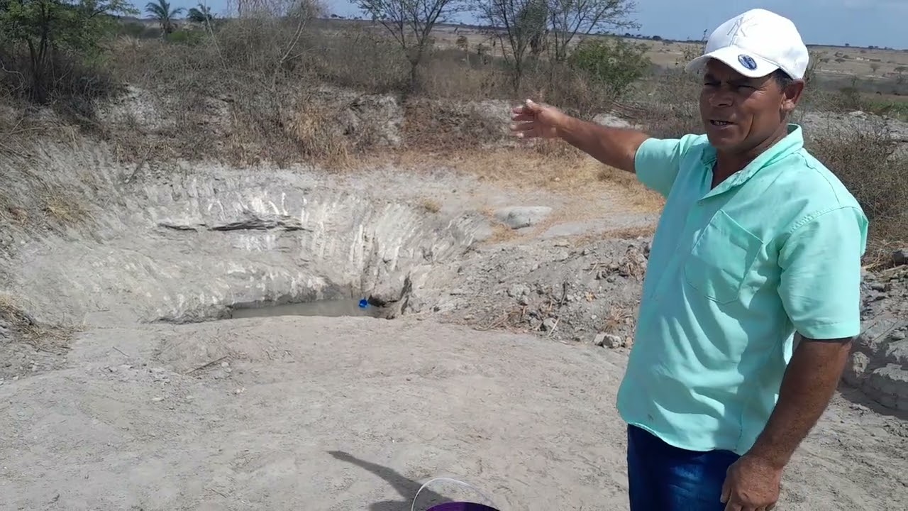 Colocando água pros bichos 