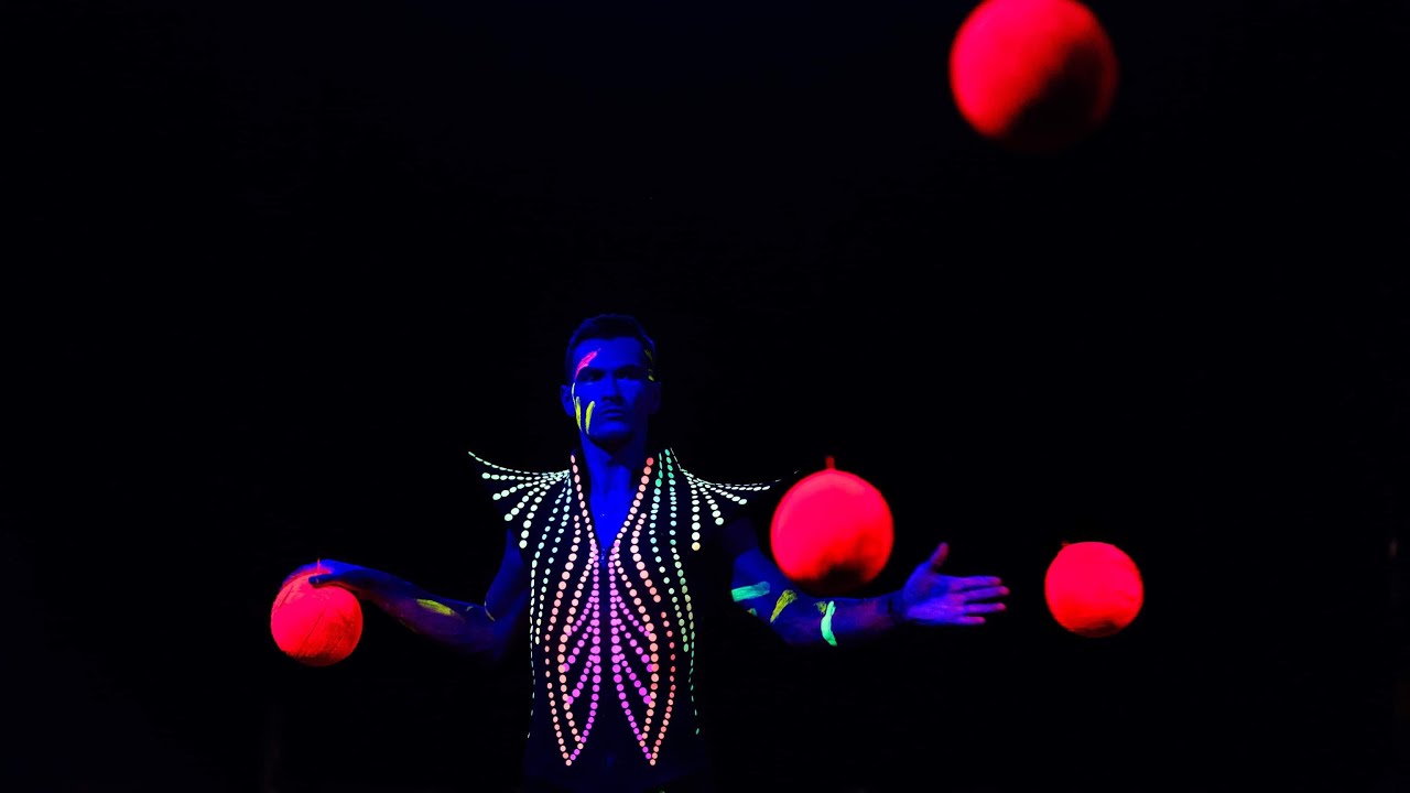 Horizontal Juggling - Ludwig Navratil
