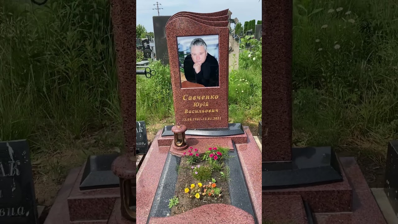 Надмогильний памятник &laquo;волна&raquo; с красного гранита | Надмогильний памʼятник &laquo;хвиля&raquo; червоний граніт