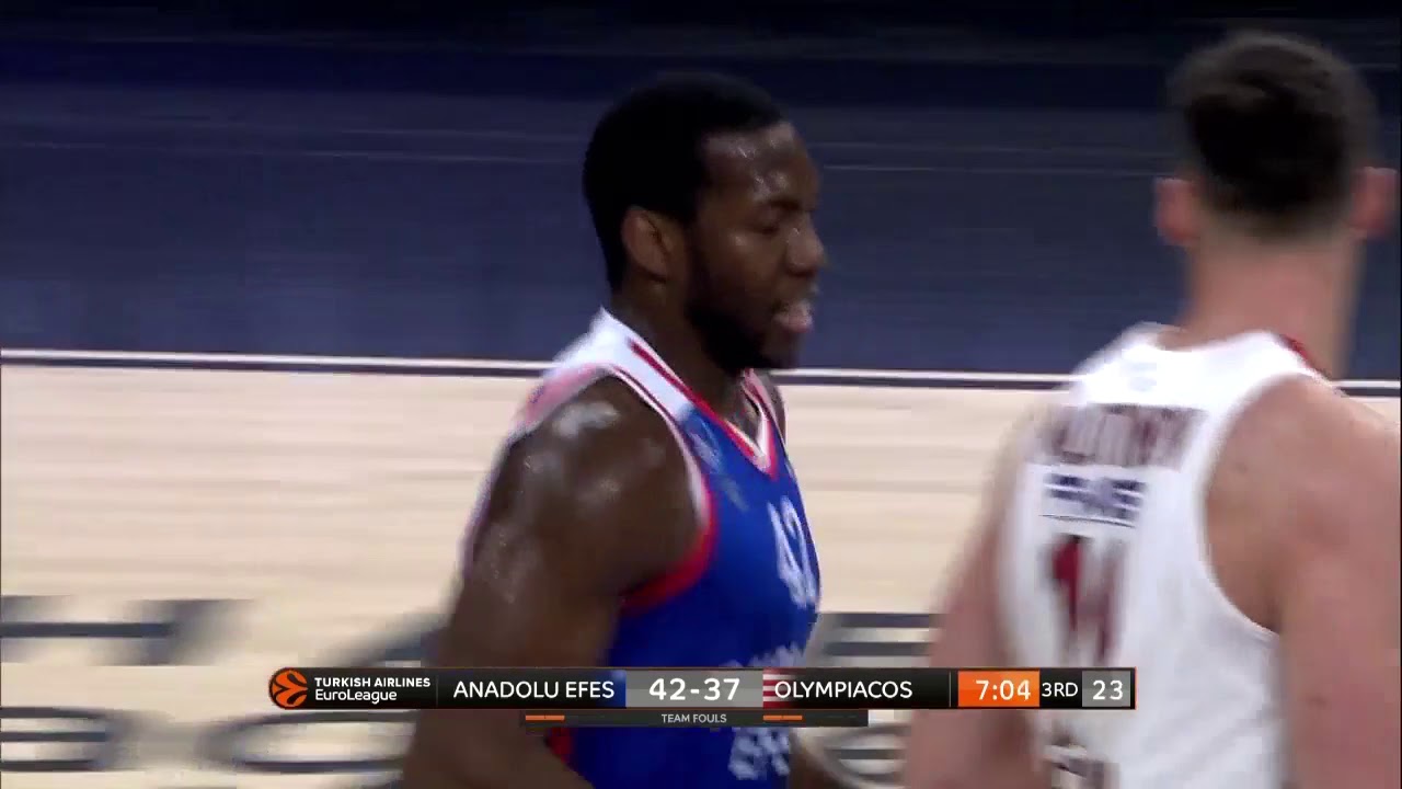 21.02.2019 / Anadolu Efes - Olympiacos / Bryant Dunston