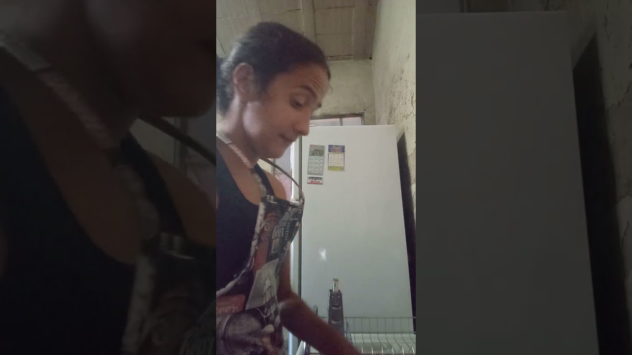 Lavando a louça 
