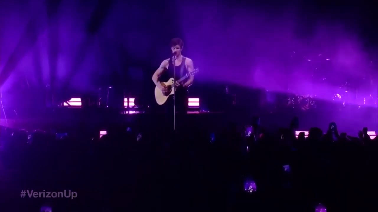 Shawn Mendes performing 