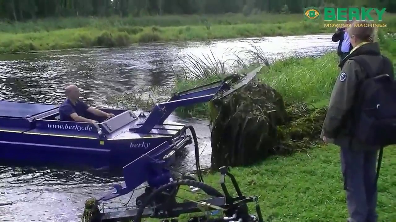 Катер с косилкой для очистки водоема от водорослей BERKY 6410