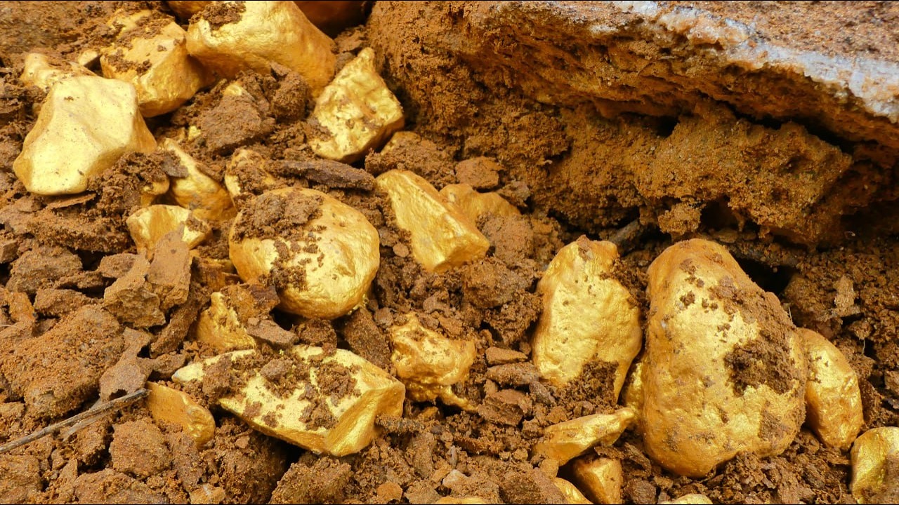 Golden Mountain Stones Under Crystal Clear Water – So Satisfying!
