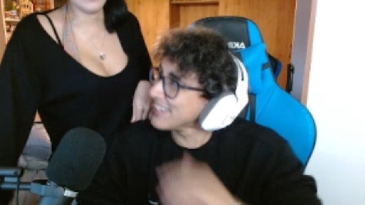 VALERIA ENCUENTRA A ANTHONY CALIFICANDO WAIFUS DE POKEMON