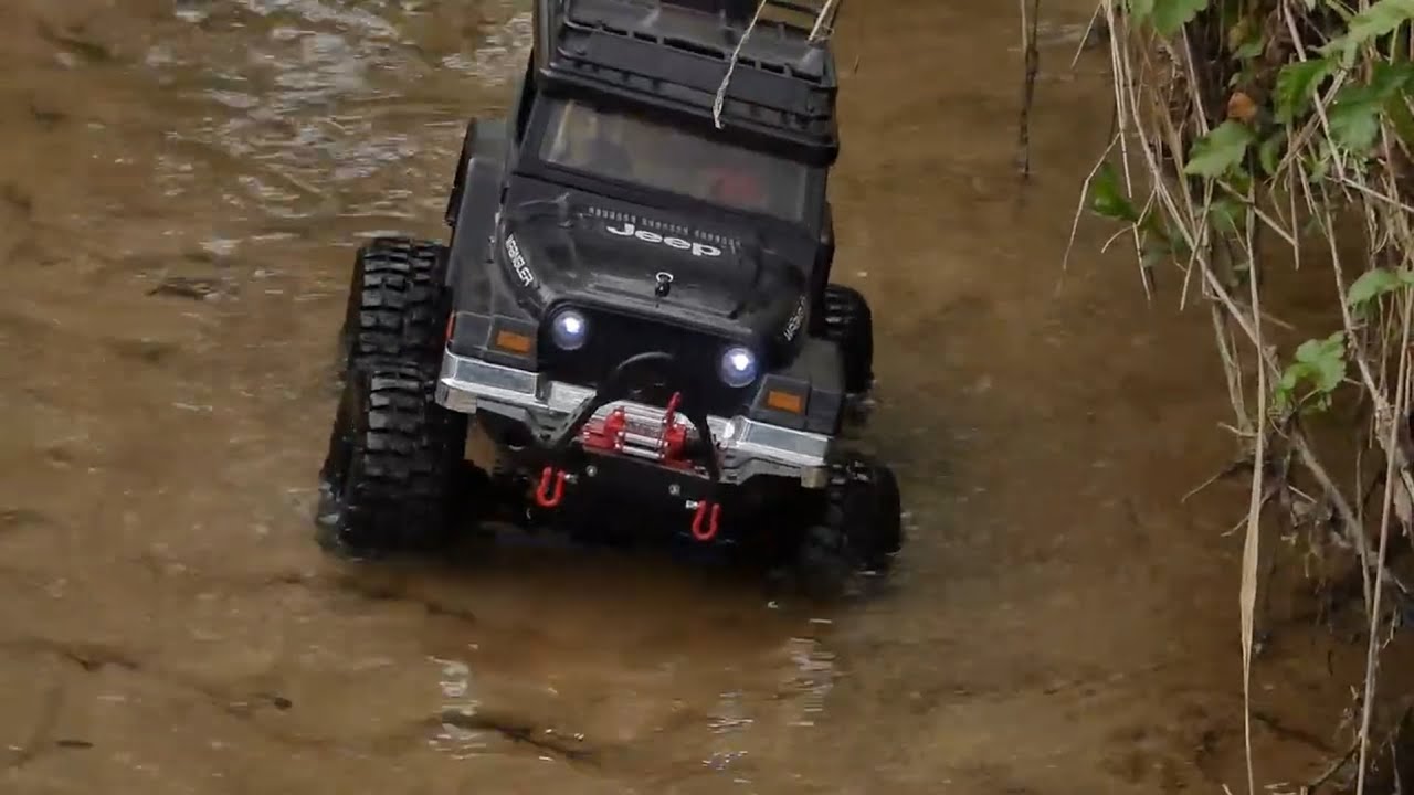 Driving RC car in the river ( axial scx10 trx4 )