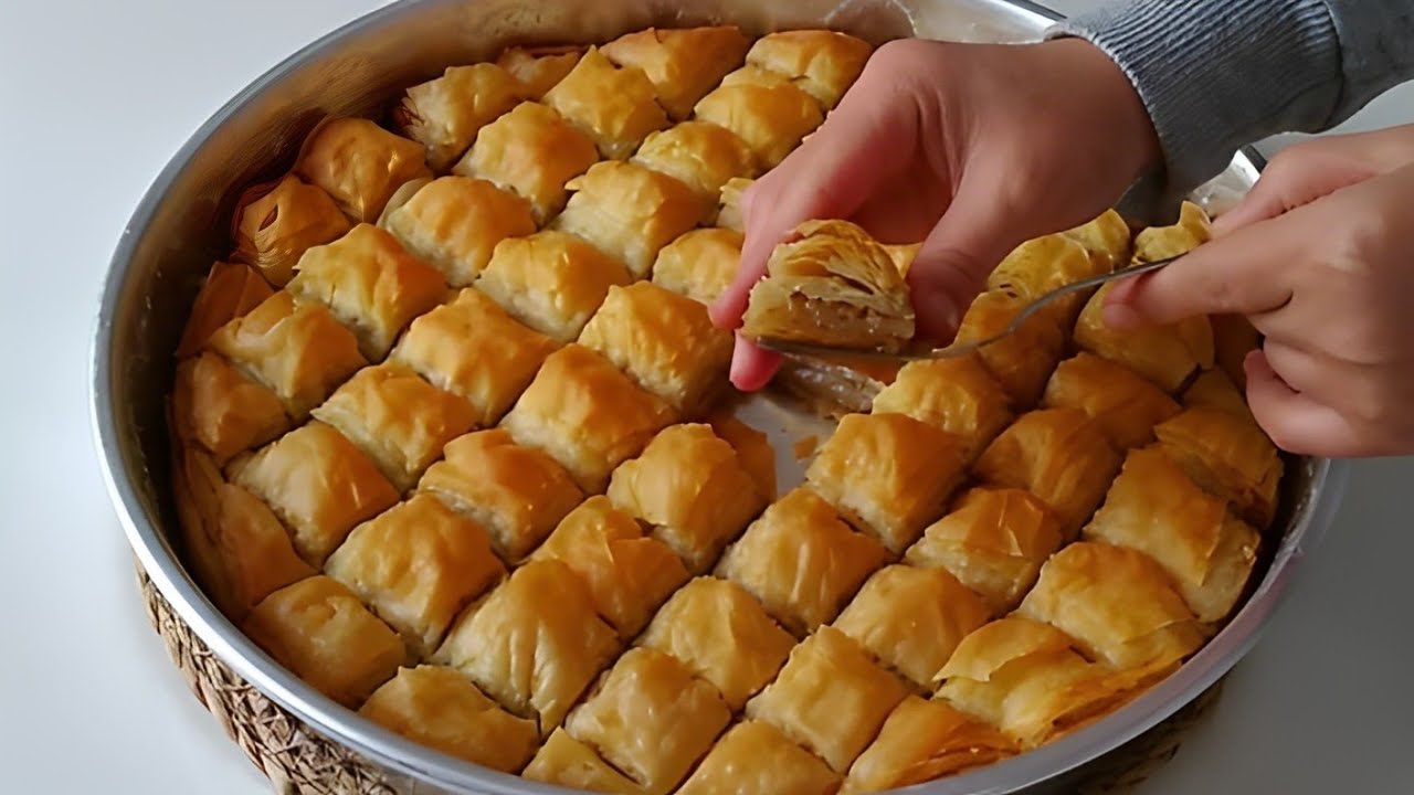 SADECE 3 SEFER MERDANE İLE AÇARAK 30 dk da 30 KATLI BAKLAVA‼️GÖREN YİYEN ŞOK‼️ŞERBETLİ TATLI TARİFİ